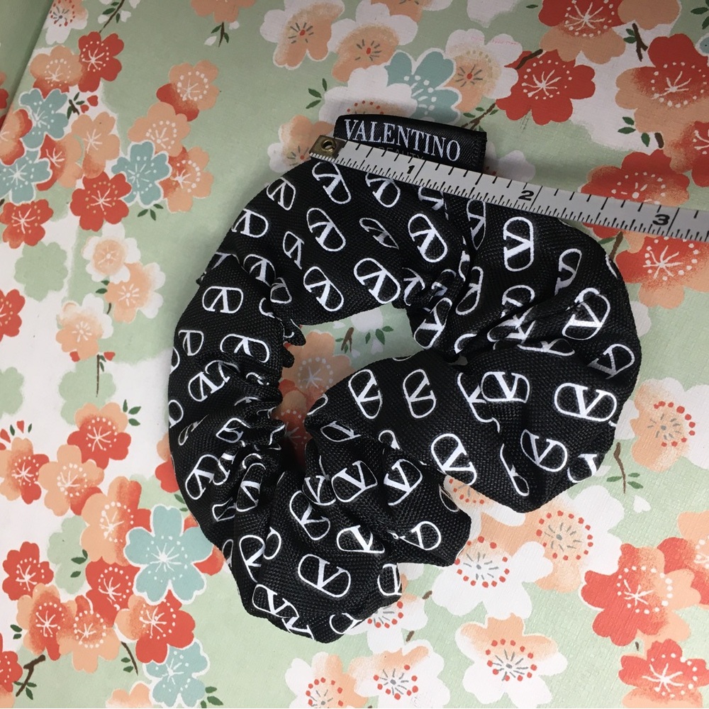 Valentino Black Hair Tie Scrunchie V logo in white all over with tag in bag - Picture 6 of 7
